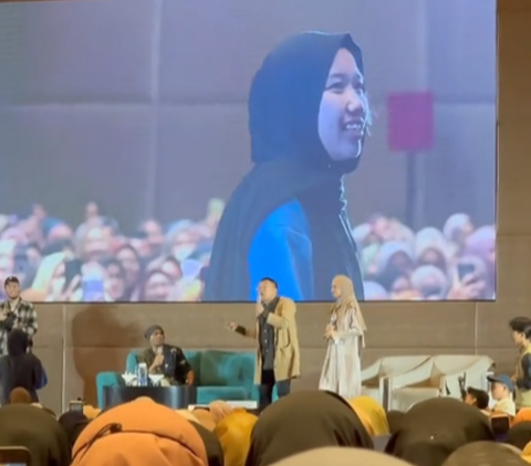 Kajian Rasa Stand Up, Momen Wanita Bertanya pada Ustaz Ini Bikin Ngakak Jemaah Lainnya