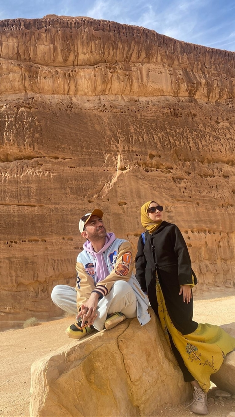 Not Hated like BCL, Peek into Reza Zakarya's Vacation Portrait in Al Ula