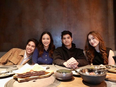 Foto-foto Kedekatan Maia Estianty dan Laura Moane Kekasih Al Ghazali: Ada Sedikit Interogasi