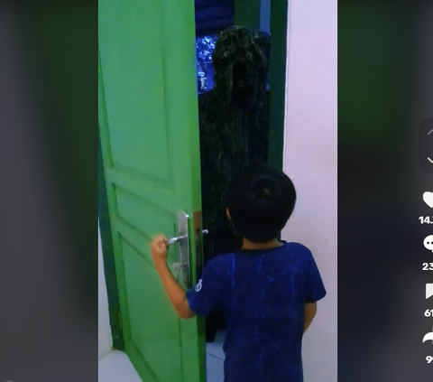 Namun siapa sangka, bukan sosok sang ayah yang biasanya Ia lihat  muncul di depan pintu. Melainkan sosok 'hutan rimba' Kopassus. <br>