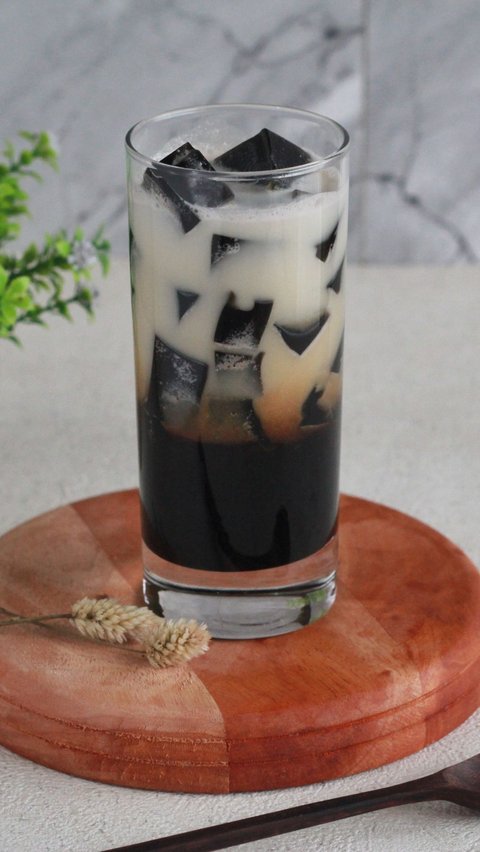 6 Tips Bikin Minuman Cincau dari Daun Cincau, Gak Ribet Kok!