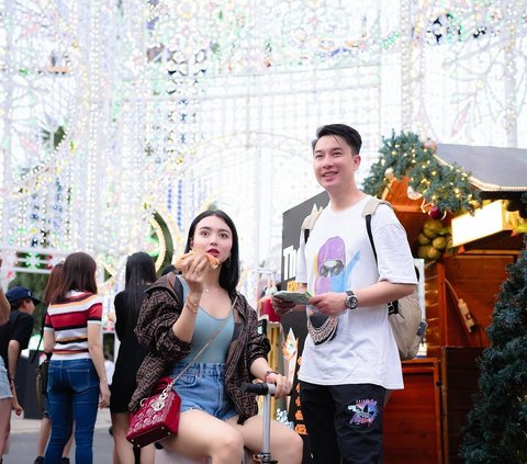 Portrait of Wika Salim and Lover's Vacation in Singapore, Beware of Singles Getting Emotional Seeing Their Intimacy