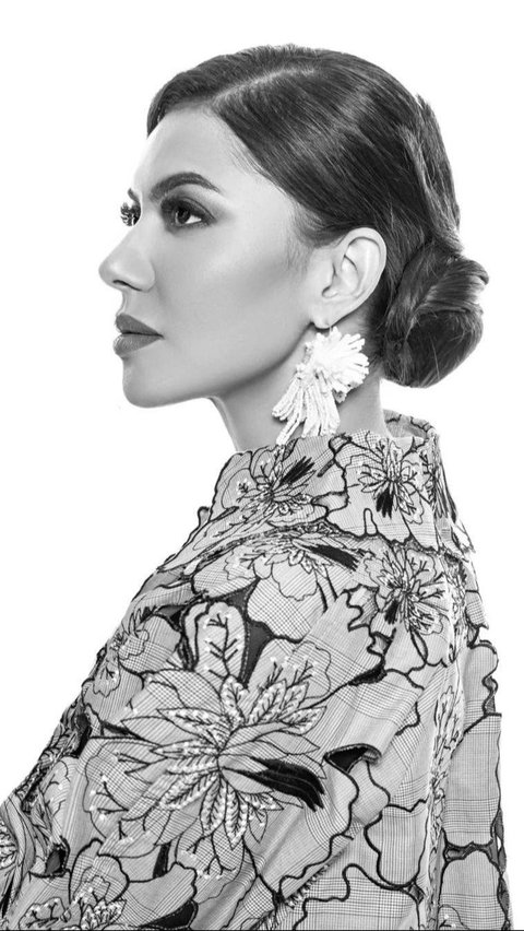 Najwa Shihab's Appearance during the Photoshoot is Astonishing, Like a Hollywood Artist.