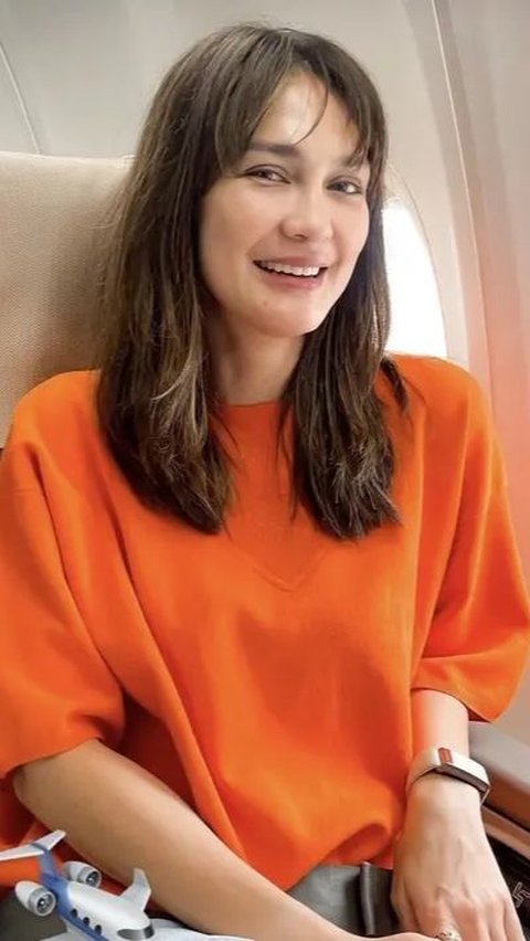 10 Portraits of Artists `Without Makeup` while Boarding an Airplane, Nia Ramadhani's Sultan-like Aura is Extremely Strong!