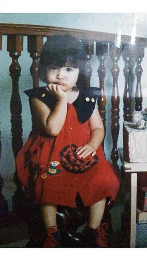 Foto masa kecil Putri Titian pada tahun 1991 sungguh menggemaskan, menyerupai kedua anaknya yang menggemaskan.