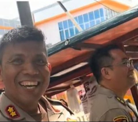 Dalam video yang diunggah oleh akun Tiktok @pujiprayitno_21, Rabu (17/01) memperlihatkan beberapa perwira polisi mengelilingi penjual es di pinggir jalan yang diduga seorang intel bernama Amir Nasution berpangkat Aiptu. <br>