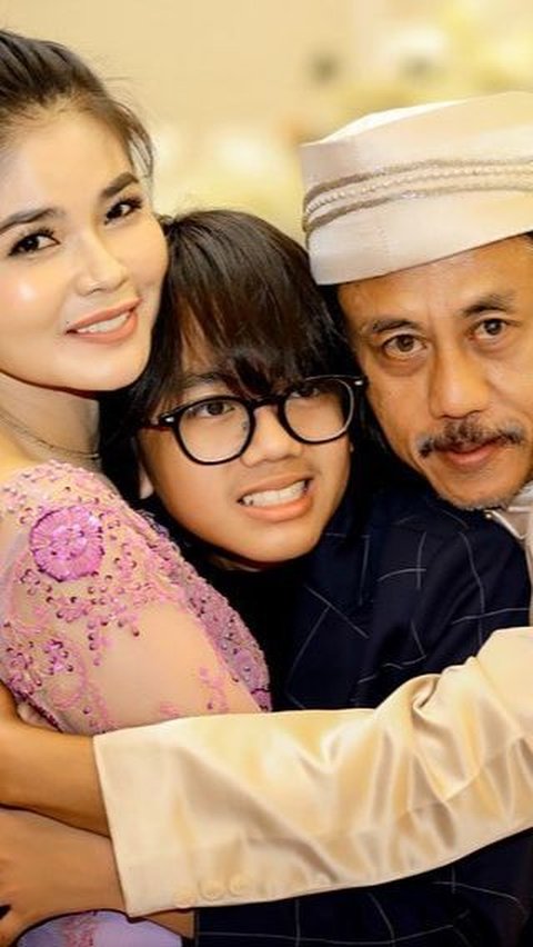 Cantik Bak Gadis! 7 Potret Karina Ranau Istri Epy Kusnandar yang Jago Jualan Kue