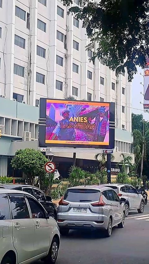 'Hilang' di Jakarta dan Bekasi, Iklan Videotron Anies Nongol di Surabaya