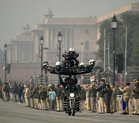 FOTO:  Persiapan Parade Hari Republik, Tentara Cantik India Pamer Manuver Menegangkan dan Menawan di Atas Motor