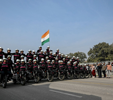 FOTO:  Persiapan Parade Hari Republik, Tentara Cantik India Pamer Manuver Menegangkan dan Menawan di Atas Motor