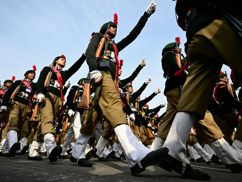 FOTO:  Persiapan Parade Hari Republik, Tentara Cantik India Pamer Manuver Menegangkan dan Menawan di Atas Motor