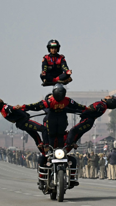 FOTO:  Persiapan Parade Hari Republik, Tentara Cantik India Pamer Manuver Menegangkan dan Menawan di Atas Motor