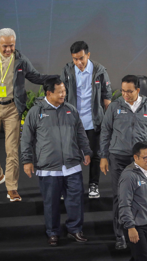 FOTO: Keakraban Tiga Pasangan Capres Usai Bicara Korupsi di Indonesia, Momen Anies Salaman dengan Prabowo Menyita Perhatian