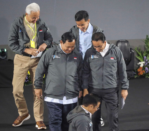 FOTO: Keakraban Tiga Pasangan Capres Usai Bicara Korupsi di Indonesia, Momen Anies Salaman dengan Prabowo Menyita Perhatian