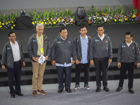 FOTO: Keakraban Tiga Pasangan Capres Usai Bicara Korupsi di Indonesia, Momen Anies Salaman dengan Prabowo Menyita Perhatian