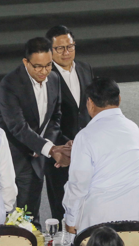 Momen ketika Anies-Muhaimin menghampiri Prabowo dan berjabatan tangan selesai acara tersebut.<br>Foto Liputan6.com / Angga Yuniar<br>