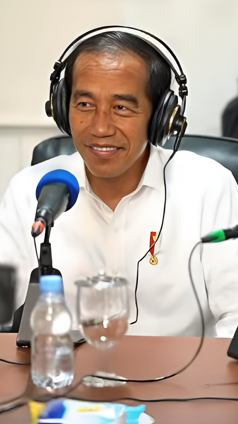 Momen Jokowi Sapa Pendengar di Siaran Perdana RRI IKN, Sampaikan Progres Pembangunan