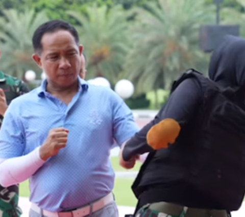 Berkaos Polo, Panglima TNI Turun Tangan Latih Kowad Cantik Bela Diri, Tangkisannya Enggak Ada Lawan