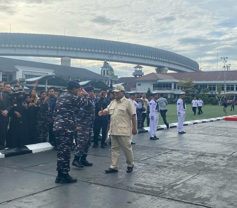 Prabowo Lepas KRI dr Radjiman Kirim Bantuan ke Gaza: Saudara akan Melewati Kawasan Laut Berbahaya