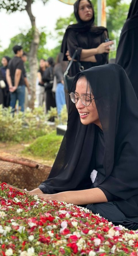 Portrait of Kaneishia Yusuf, Daughter of Dede Yusuf, Crying at the Lover's Funeral