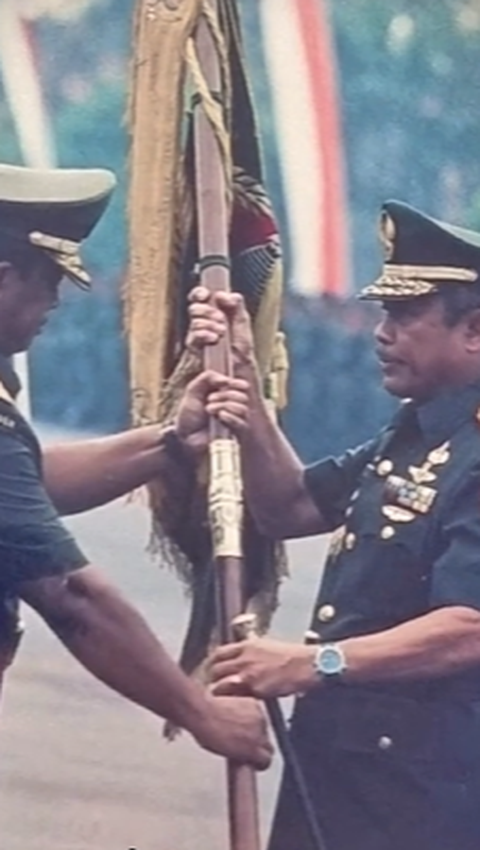 Foto-Foto Lawas Bintang 2 Eks Pangdam Brawijaya di Medan Tempur, Kini Santuy Mancing Ikan Usai Pensiun dari TNI