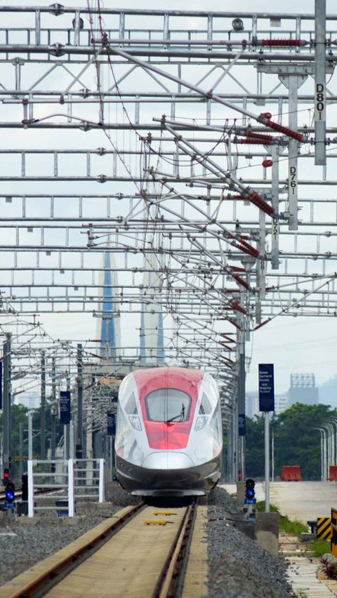 Para calon masinis yang mengikuti pelatihan ini merupakan masinis Kereta Api Indonesia (KAI) yang telah memiliki pengalaman lebih dari 100.000 kilometer dalam menjalankan lokomotif.