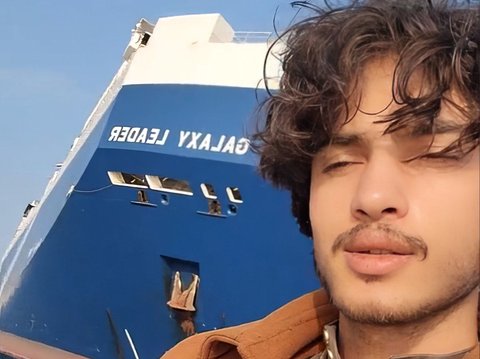 Handsome Houthi Youth on an Israeli Ship that Amazes the World, Dubbed 'Timhouthi' Chamalet from Yemen