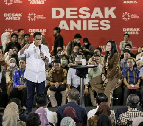 Calon presiden nomor urut 1, Anies Baswedan berdialog dengan tenaga kesehatan dalam program kampanye 'Desak Anies' di Jakarta, Kamis (18/1/2024). Anies Baswedan dijadwalkan melaksanakan sejumlah agenda pada kampanye hari ke-52 di Jakarta. Salah satunya adalah menggelar dua acara 'Desak Anies'.