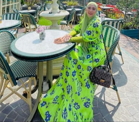 10 Styles of Hijab by April Jasmine, Ustaz Solmed's Wife who Went Viral Showing a Rp24 Billion House