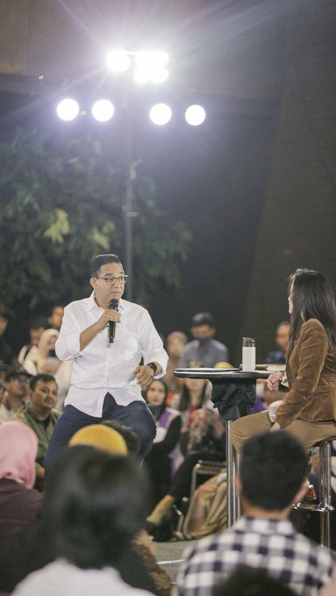 Momen Anies menjawab keresahan seoang tenaga kesehatan dalam acara 'Desak Anies' di Jakarta, Kamis (18/1/2024).