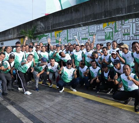 Berendam Bareng di Kolam Renang, Ini Potret Jenderal Dudung & Teman Seangkatan 88 'Masa Pensiun Ternyata Lebih Panjang Dibanding Masa Dinas'