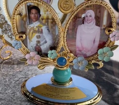 Intip Isi Souvenir Pernikahan Pangeran Mateen dan Anisha Rosnah, Ada Buku Kisah Cinta Keduanya