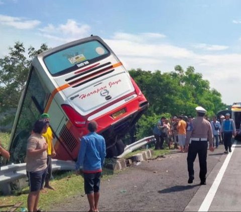 Kronologi Bus Harapan Jaya di Tol Mojokerto-Surabaya Hingga Menukik Tabrak Pembatas