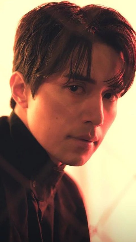 Lee Dong Wook, dikenal lewat peran-perannya di 'Goblin' dan 'Touch Your Heart', kini membawa karakter yang lebih gelap dalam 'A Shop for Killers'.