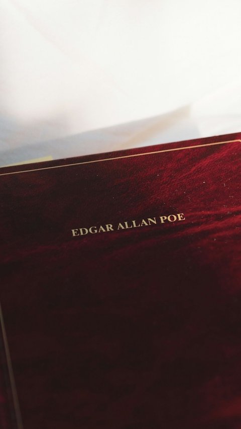 <b>Sepak Terjang Karir Edgar Allan Poe</b>