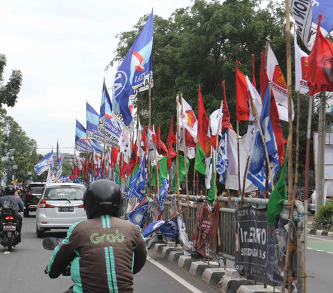 FOTO: Penampakan Alat Peraga Kampanye yang Masih Mengumuhkan Wajah Jakarta