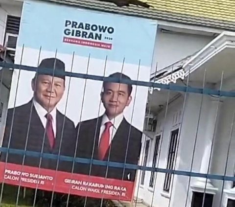 Baliho Prabowo dan Gibran 'Mejeng' di PUSKUD Jambi Berujung Dilaporkan ke Bawaslu