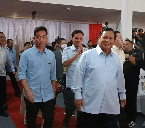 Jabat Erat Tangan Warga Blora jadi Energi buat Prabowo: Saya Muda Lagi Ketemu Kalian