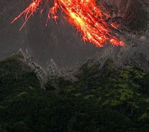 Gunung Merapi Semburkan 2 Kali Awan Panas Guguran Sejauh 2,4 Km Malam Ini