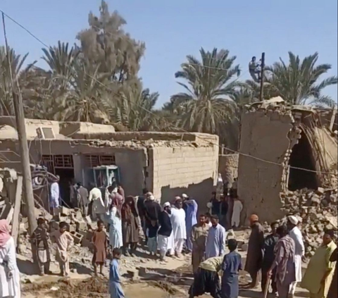 Serangan balasan dari militer Pakistan telah merusak sejumlah bangunan di sebuah desa dekat Saravan, Provinsi Sistan dan Baluchestan, Iran (18/1/2024).