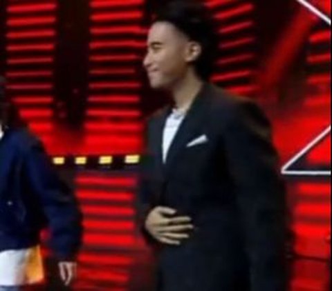Detik-Detik Vidi Aldiano Tertangkap Kamera Tengah Kesakitan Saat Jadi Juri X Factor
