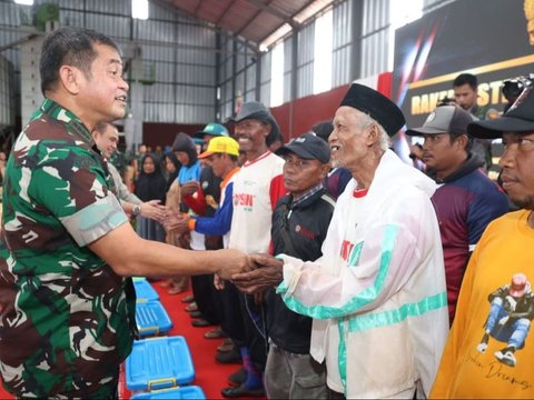 Berseragam Lengkap, Potret Kasad Jenderal Maruli Simanjuntak Terjun Langsung Bajak Tanah yang Tak Produktif