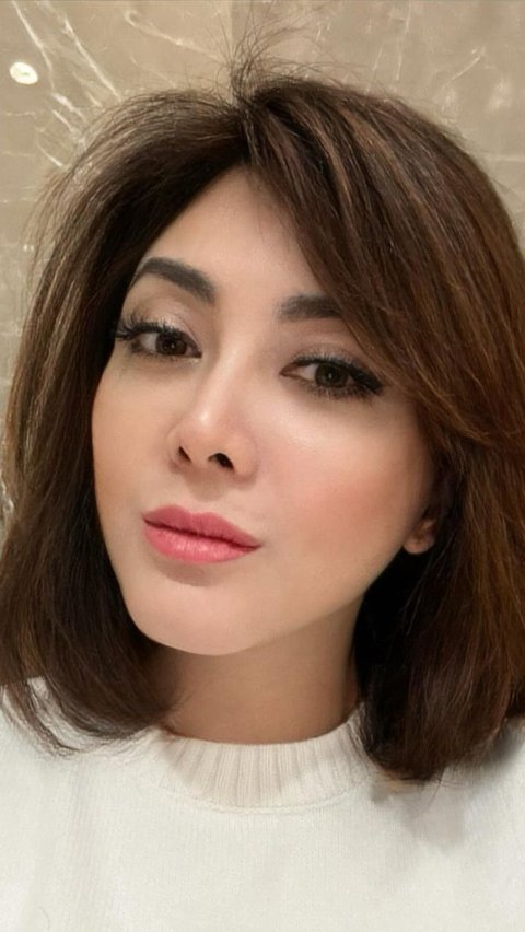 Undergoing Plastic Surgery in Korea, Dhena Devanka's Latest Face Portrait Stuns