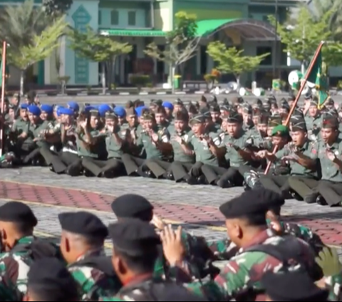 ⁠Prada TNI Berani-beraninya Pegang Pundak Mayjen Iwan Setiawan, Awalnya Sempat Hadap-hadapan Muka