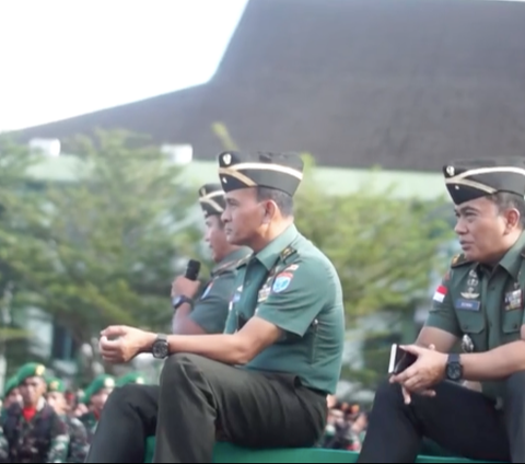 ⁠Prada TNI Berani-beraninya Pegang Pundak Mayjen Iwan Setiawan, Awalnya Sempat Hadap-hadapan Muka