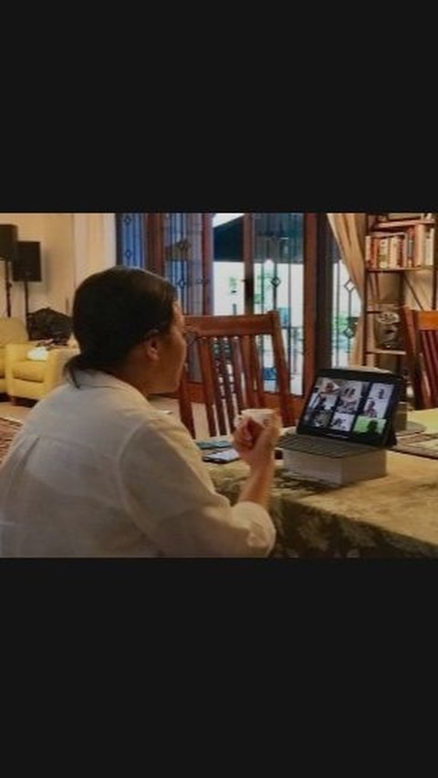 Portrait of the dining area that Sri Mulyani has used several times for working online.