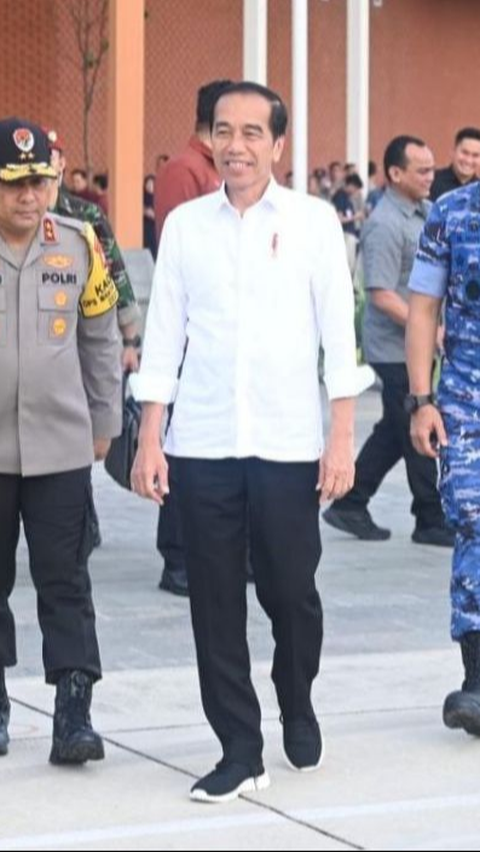 Jokowi Ngaku Kaget Lulusan S2 & S3 RI di Bawah 1 Persen Kalah dari Malaysia