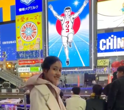 8 Momen Vania Kasir Indomaret Viral Liburan di Jepang, Wujudkan Impian