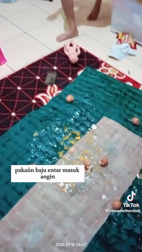 Aksi Balita Pecahkan Telur Setengah Kilo di Atas Kasur Ini Viral, Respons Ibunya Tuai Pujian