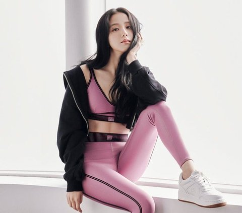 Jisoo Blackpink's Style Wrapped in a Sport Bra, the Product is Selling Like Hotcakes Until Sold Out